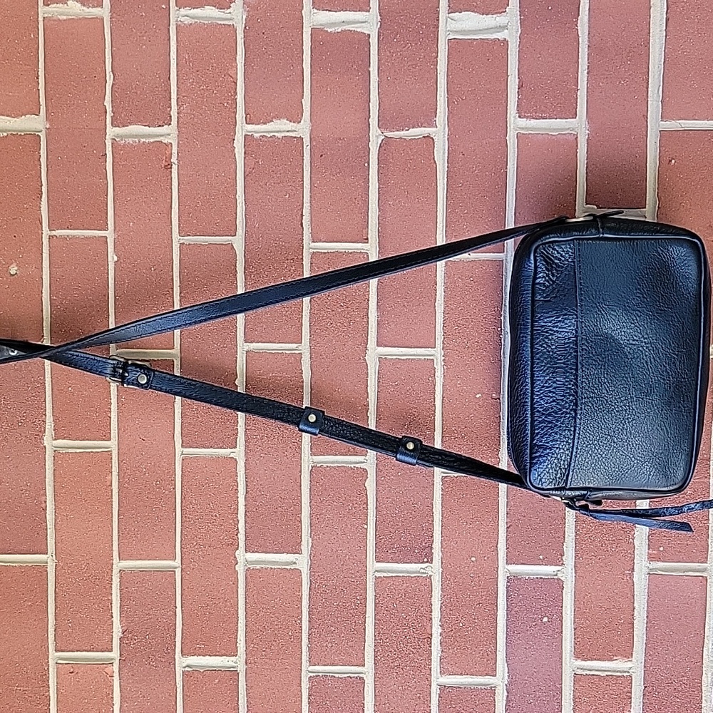 Portland Leather Crossbody Bag - Picture 2 of 13